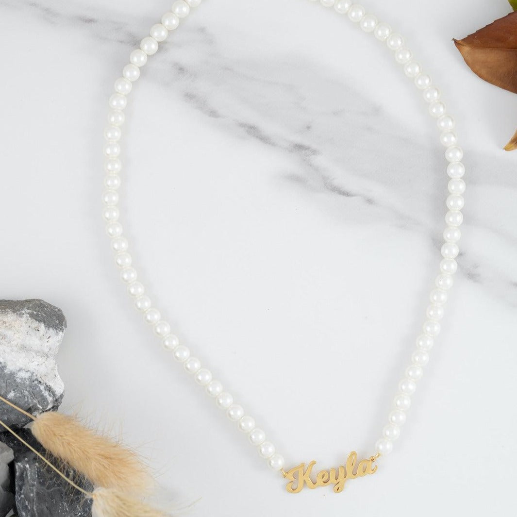 Elegant Script Pearl Name Necklace - Herzschmuck